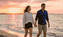 Patron Point de Croix : Promenade Romantique au Coucher de Soleil sur la Plage - Embroidered